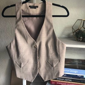 BcbgMaxazriA vest.